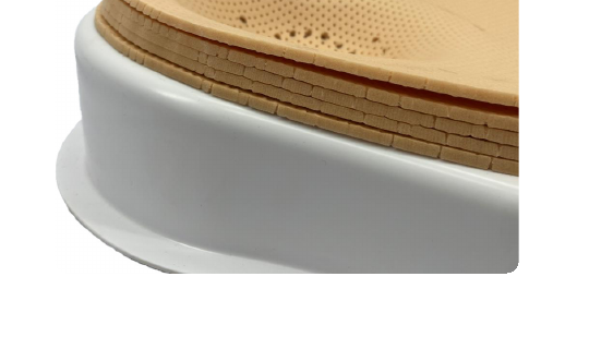 Camadas de espuma encaixadas na base plástica do POSI Baby